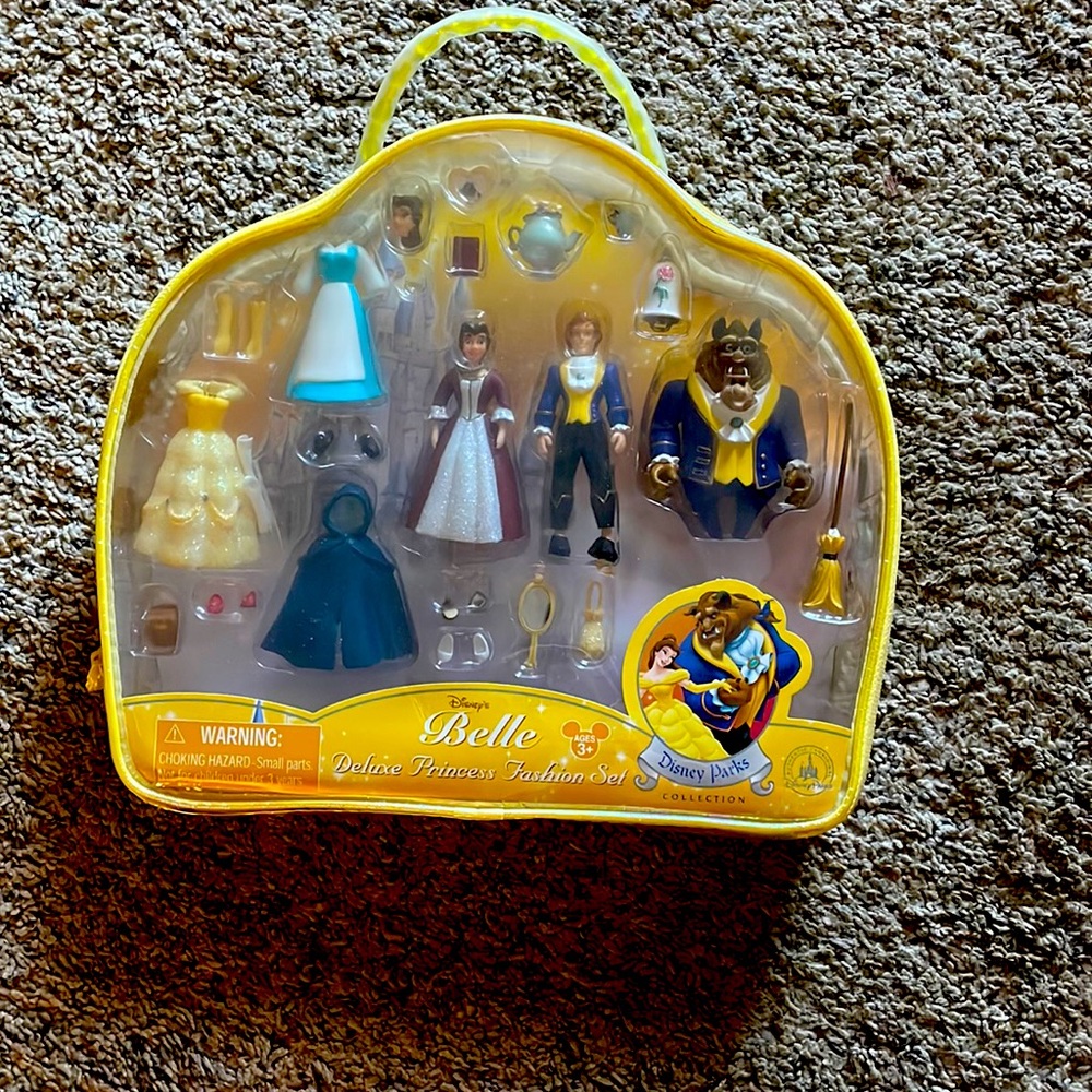 Belle Deluxe Princess Fashion Set